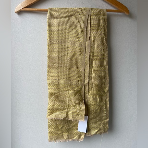 🦋 2/$20 Gold metallic scarf NWT - Picture 1 of 8